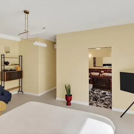 Elegant 2br A Few Steps From Centre