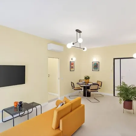 Elegant 2br A Few Steps From Centre *