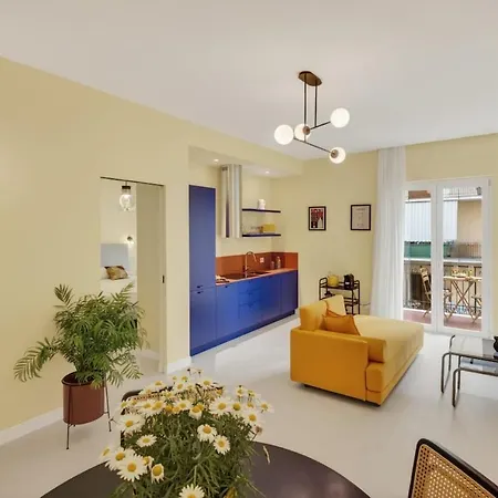 Elegant 2br A Few Steps From Centre *